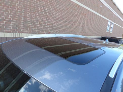 Used 2021 Buick Enclave Essence w/ Sound and Sites Package AWD/4WD image 17
