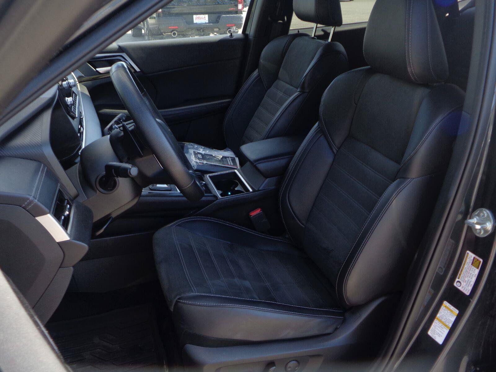Used 2024 Mitsubishi Outlander SE Black Edition AWD/4WD image 16