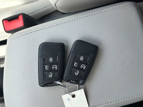 Used 2023 Volkswagen Tiguan SE R-Line FWD image 47