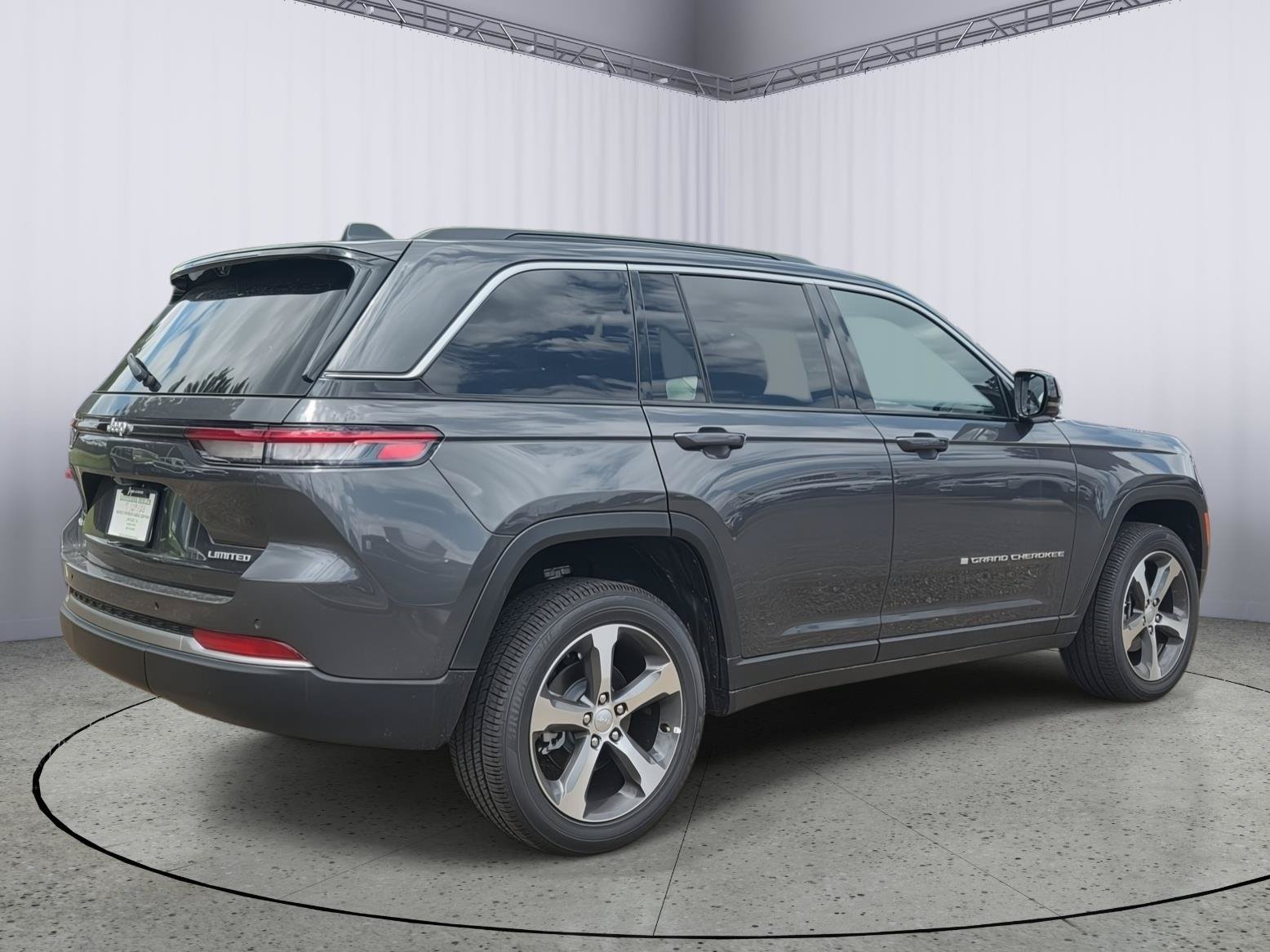 New 2026 Jeep Grand Cherokee Limited w/ Luxury Tech Group II AWD/4WD image 4