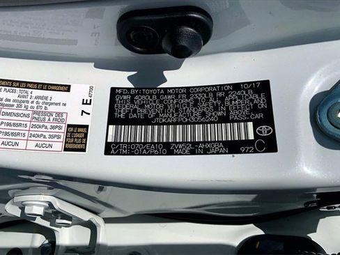 Used 2017 Toyota Prius Prime Premium image 29