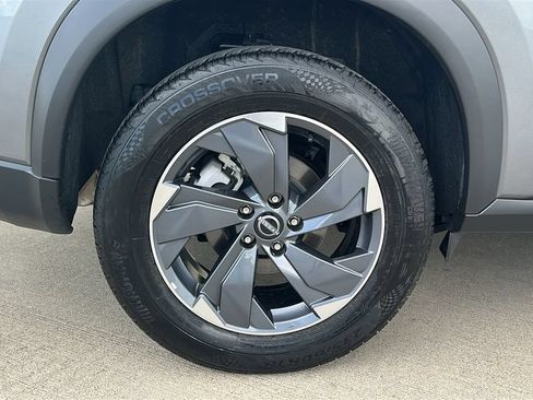 Used 2025 Nissan Rogue SV FWD image 16