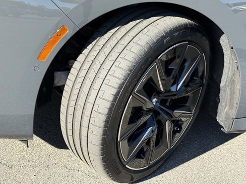 Used 2025 BMW 740i w/ Premium Package image 17