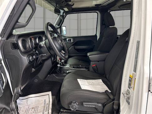 Used 2023 Jeep Gladiator Sport image 9