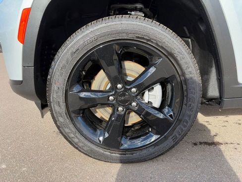 New 2025 Jeep Grand Cherokee L Altitude image 8