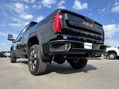 New 2025 GMC Sierra 2500 Denali w/ Denali Reserve Package image 8
