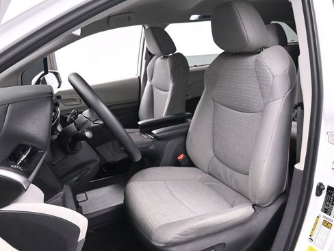 Used 2022 Toyota Sienna LE FWD image 16
