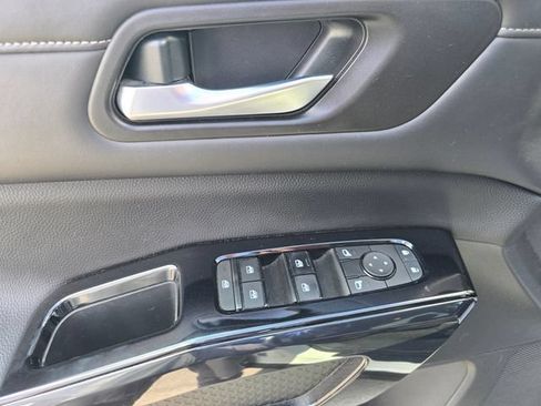 Used 2022 Nissan Pathfinder SV AWD/4WD image 15