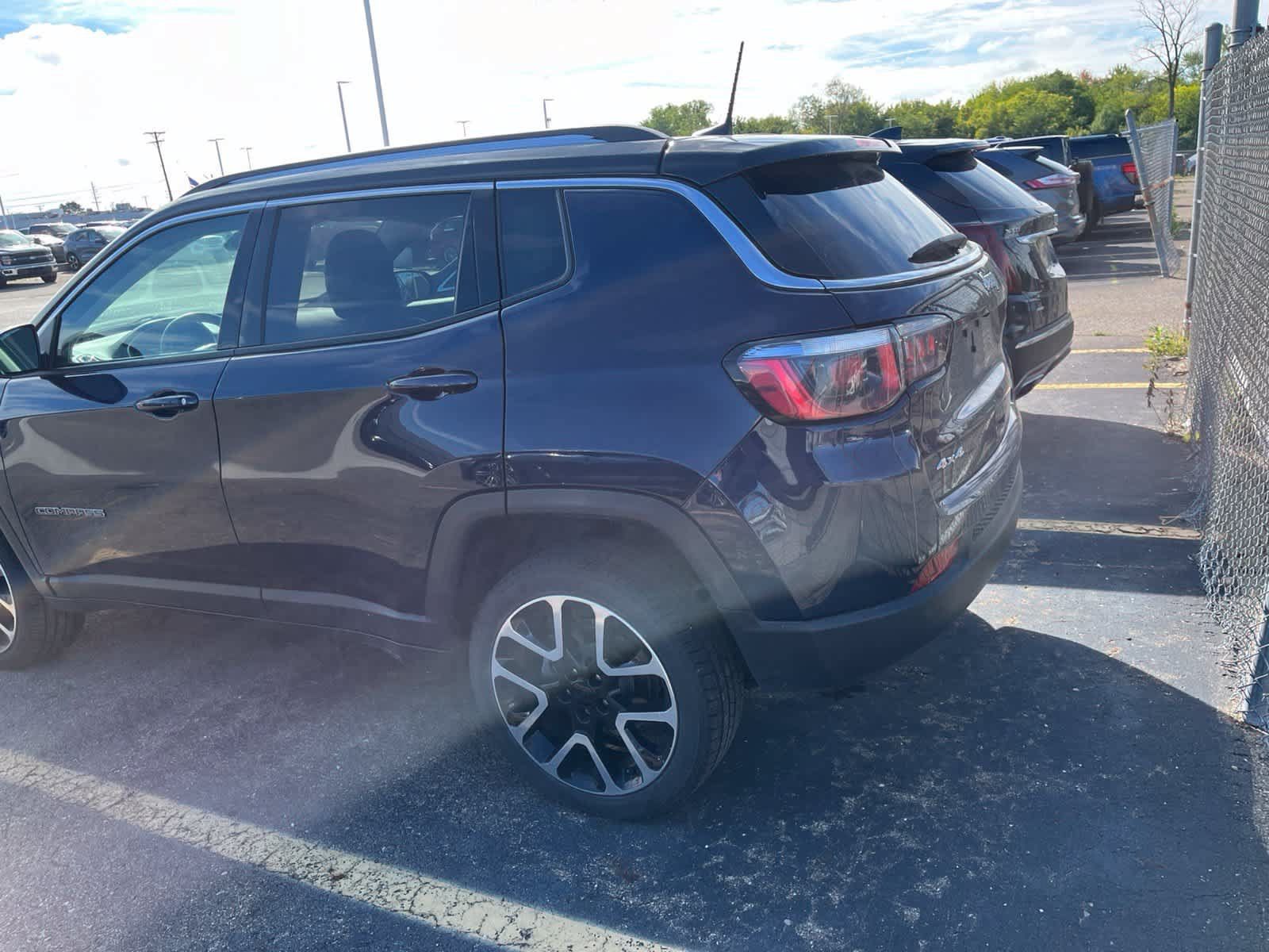 Used 2018 Jeep Compass Limited w/ Safe & Security Group AWD/4WD image 9