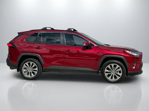 Used 2021 Toyota RAV4 XLE Premium image 4