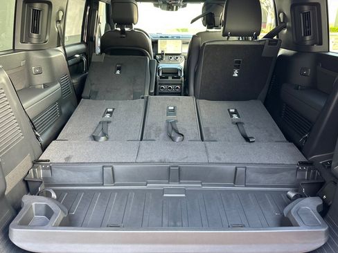 New 2026 Land Rover Defender 130 X-Dynamic SE image 29
