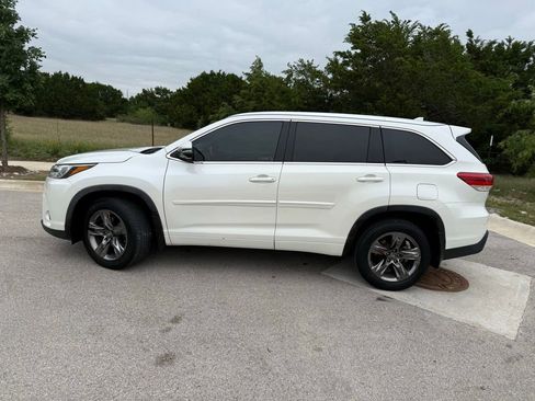 Used 2018 Toyota Highlander Limited Platinum FWD image 8