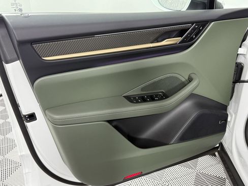 Certified 2025 Porsche Macan 4S Electric AWD/4WD image 14