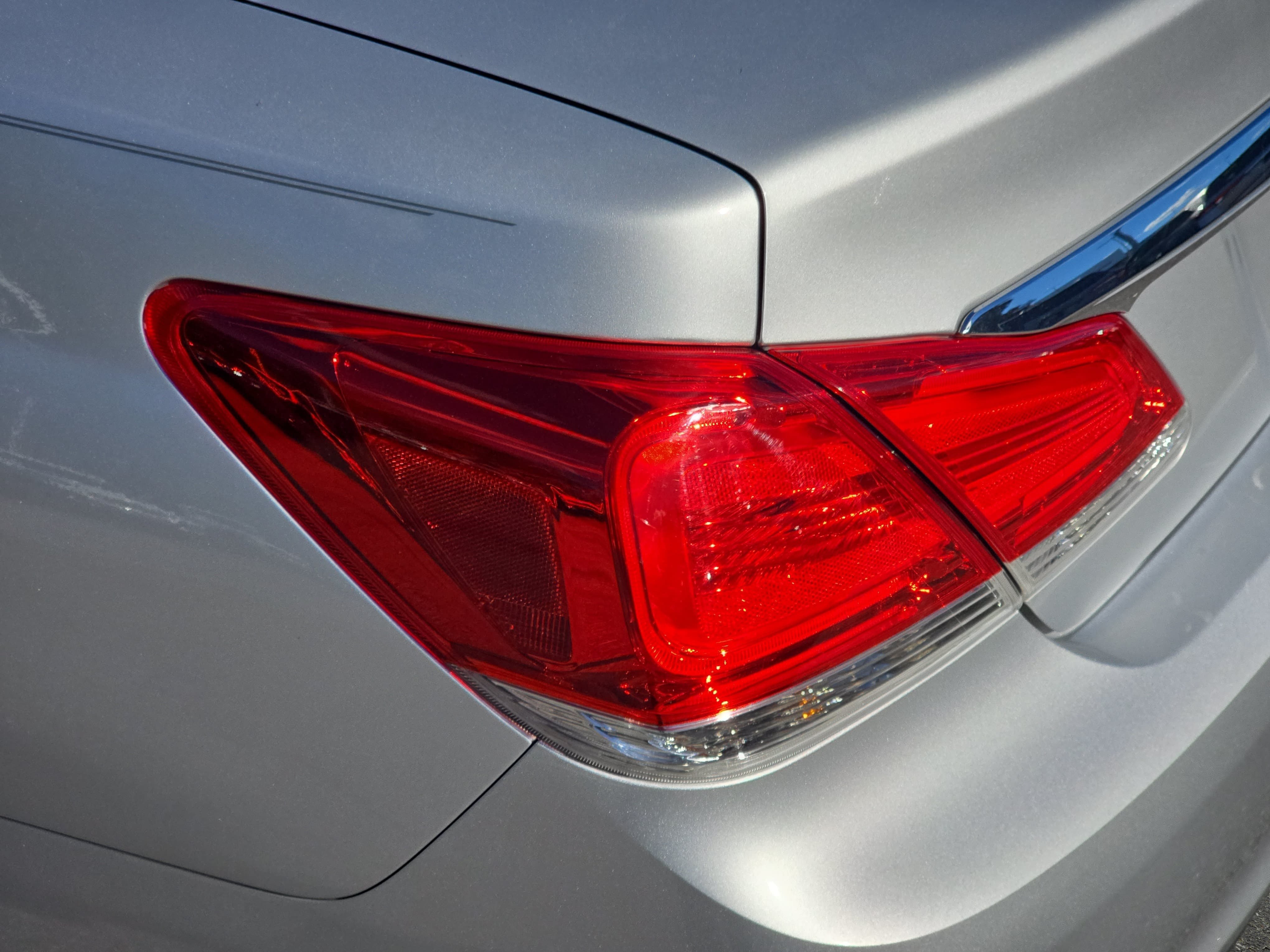 Used 2012 Toyota Avalon Limited FWD image 34
