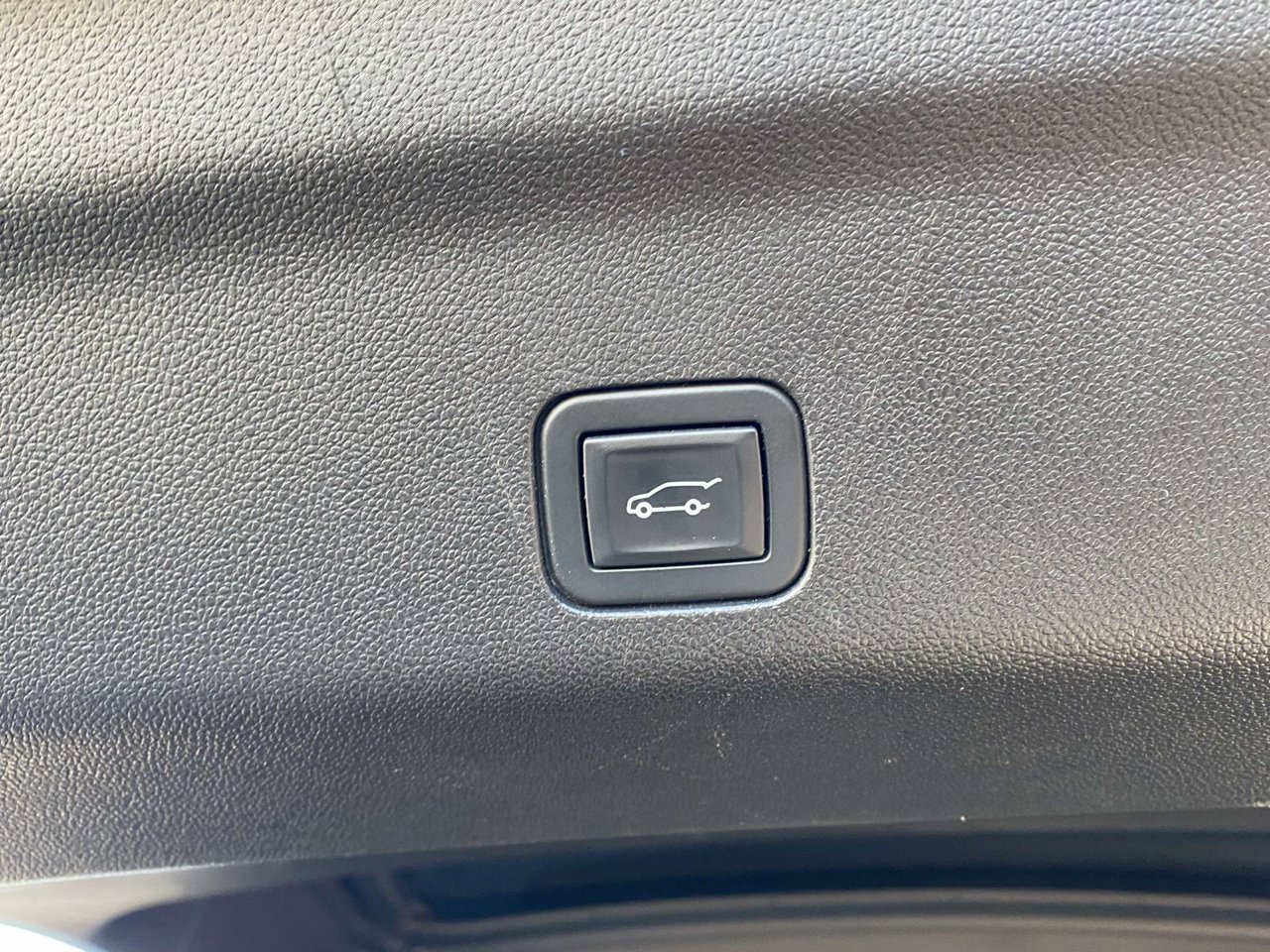 Used 2021 Chevrolet Suburban RST AWD/4WD image 19