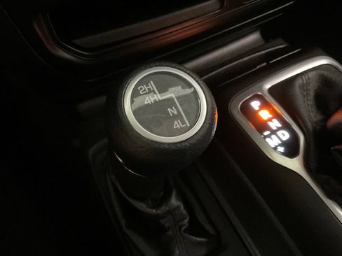 Used 2018 Jeep Wrangler Sport AWD/4WD image 17