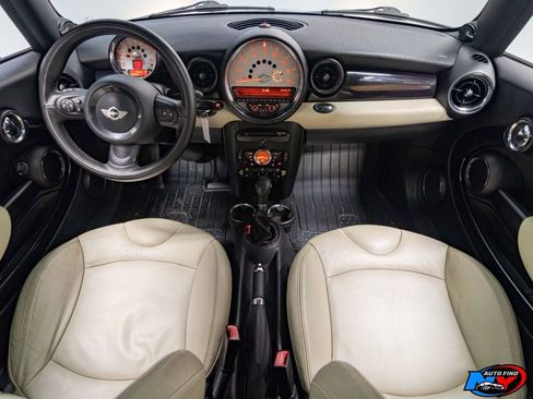 Used 2011 MINI Cooper Hardtop image 2