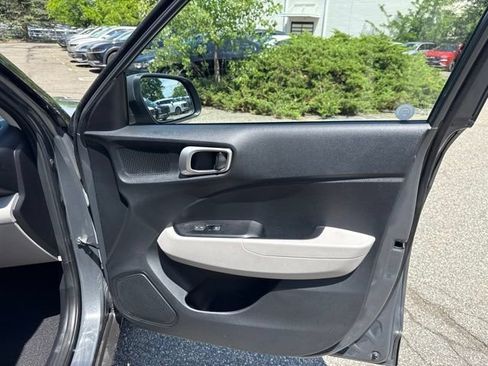 Used 2023 Hyundai Venue SEL FWD image 31