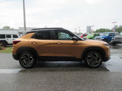 Used 2024 Chevrolet TrailBlazer RS FWD image 2