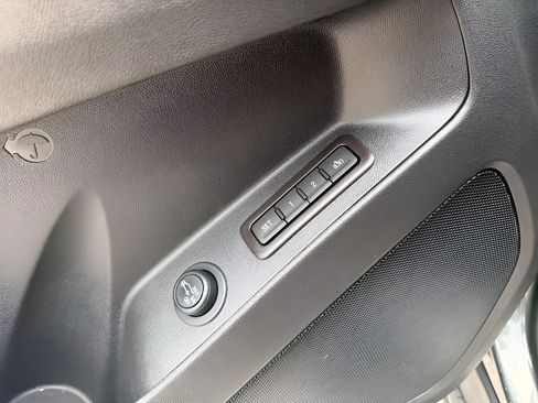 Used 2021 Chevrolet Equinox LT FWD image 18