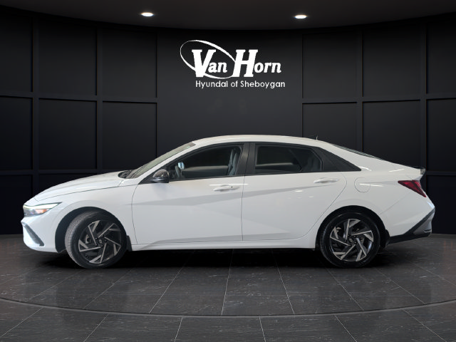 Certified 2025 Hyundai Elantra Sport FWD image 4