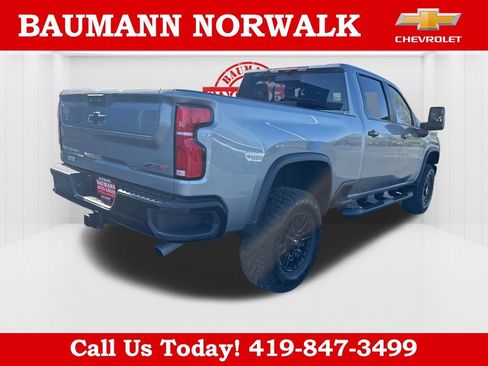 Used 2025 Chevrolet Silverado 2500 ZR2 w/ Technology Package AWD/4WD image 7