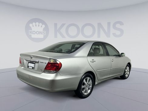 Used 2005 Toyota Camry XLE FWD image 11