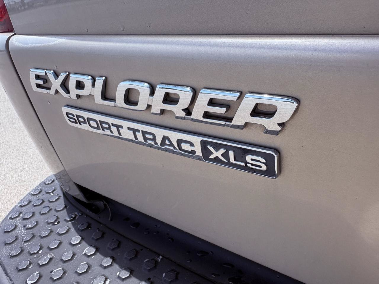Used 2004 Ford Explorer Sport Trac 2WD image 14