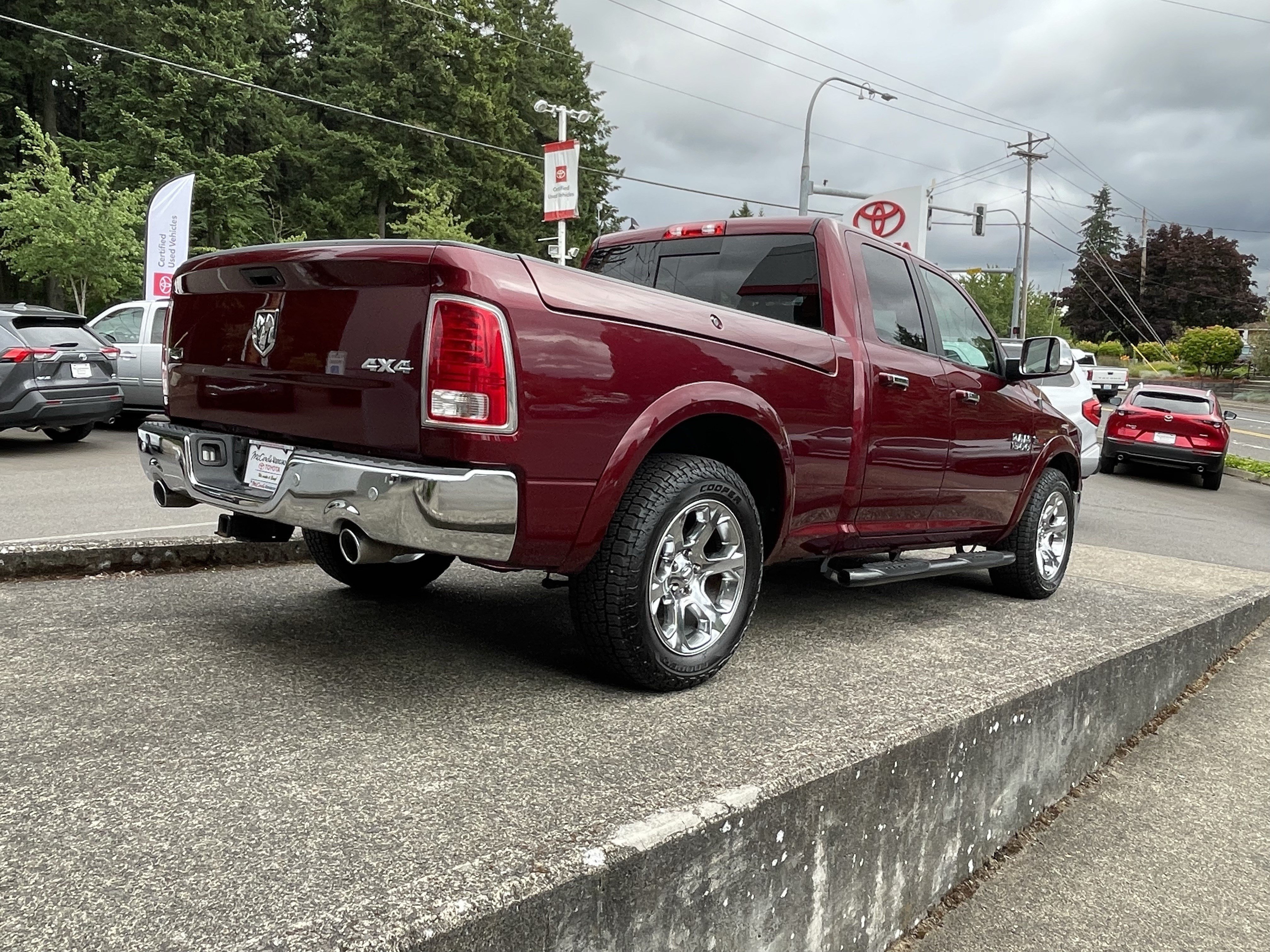 Used 2017 RAM 1500 Laramie w/ Convenience Group AWD/4WD image 8