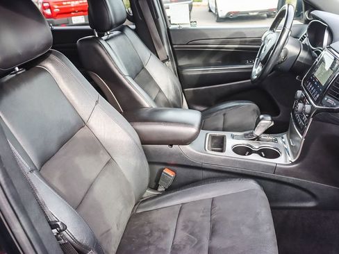 Used 2022 Jeep Grand Cherokee Laredo X image 38