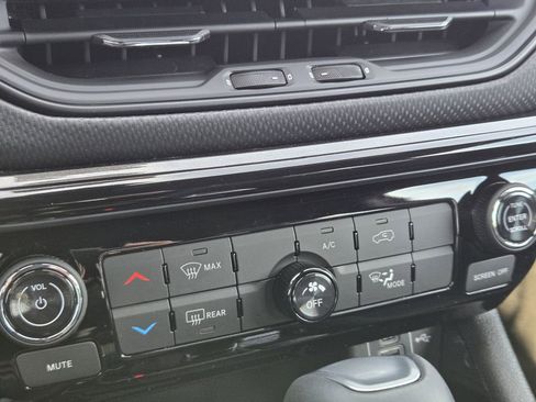 New 2026 Jeep Compass Latitude AWD/4WD image 11