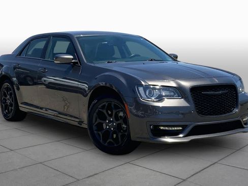 Used 2022 Chrysler 300 Touring L w/ Popular Equipment Group AWD/4WD image 3