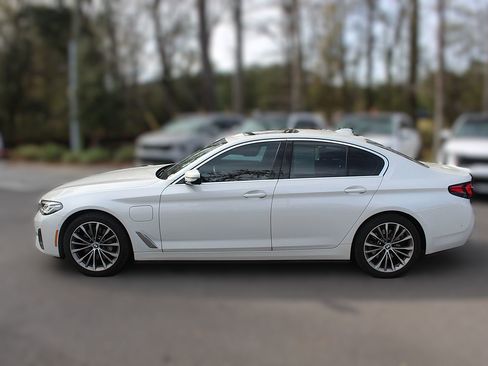 Used 2021 BMW 530e w/ Premium Package image 5