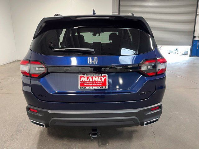 Used 2025 Honda Pilot Sport image 4