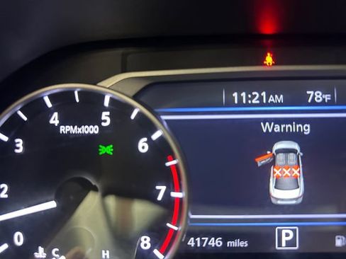 Used 2025 Nissan Sentra SR FWD image 24