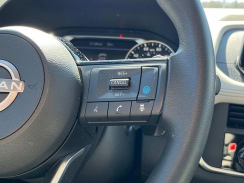 Used 2023 Nissan Rogue SV image 18