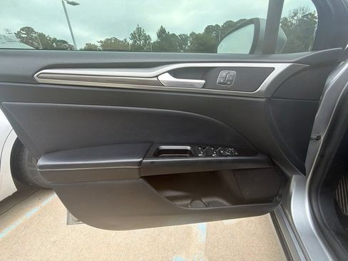 Used 2020 Ford Fusion SEL FWD image 11