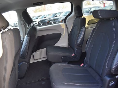 Used 2023 Chrysler Voyager LX image 21