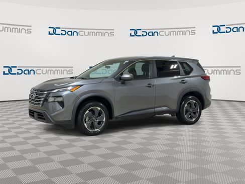 Used 2024 Nissan Rogue SV FWD image 4