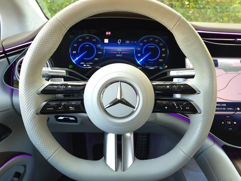 Used 2023 Mercedes-Benz EQS 580 4MATIC Sedan image 30