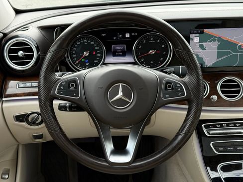 Used 2017 Mercedes-Benz E 300 4MATIC image 43