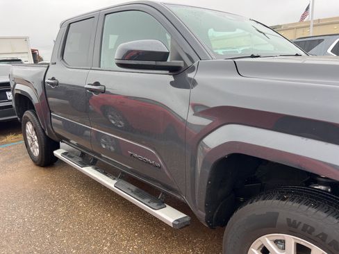 Used 2025 Toyota Tacoma SR5 image 2