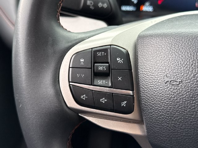 Used 2025 Ford Explorer Active AWD/4WD image 36
