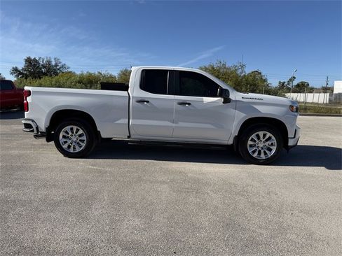 Used 2020 Chevrolet Silverado 1500 Custom w/ Custom Value Package image 2