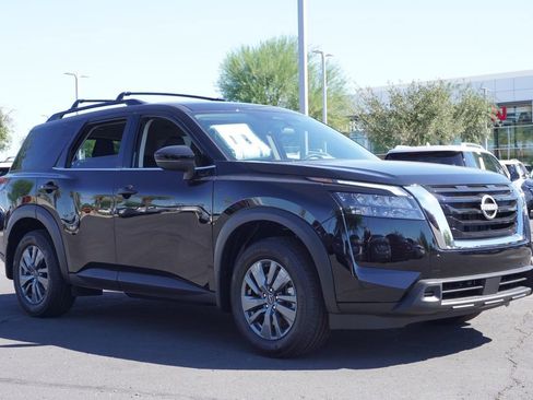 New 2025 Nissan Pathfinder SV image 4