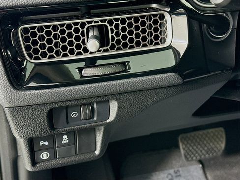 Used 2022 Honda Civic Touring image 11