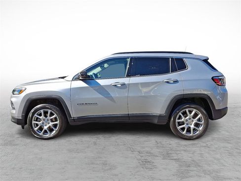 Used 2022 Jeep Compass Latitude image 7