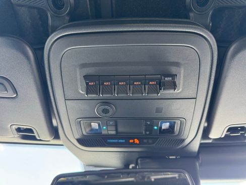 New 2025 Ford Bronco Badlands image 34