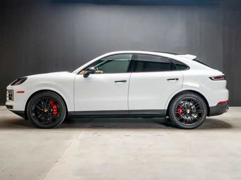 Certified 2025 Porsche Cayenne S AWD/4WD image 2