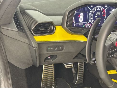 Used 2026 Lamborghini Revuelto image 10